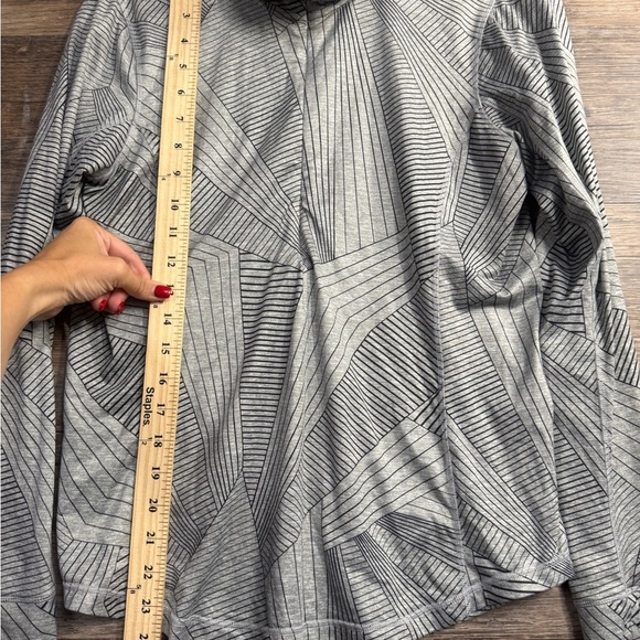 Brooks Black and Gray Patterned Quarter Zip Long Sleeve Running Top - Picture 3 of 5